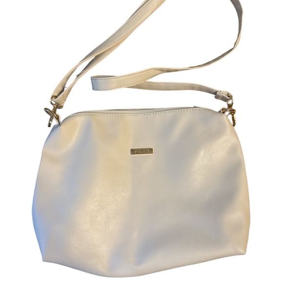 Elegant Cream Shoulder Bag - Picture 2 of 4